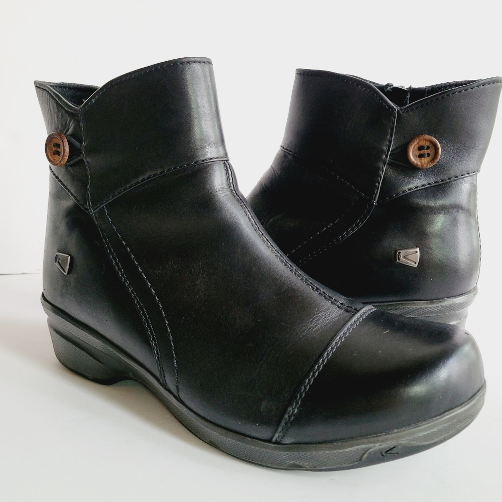 Keen waterproof ankle boots, Size 11
